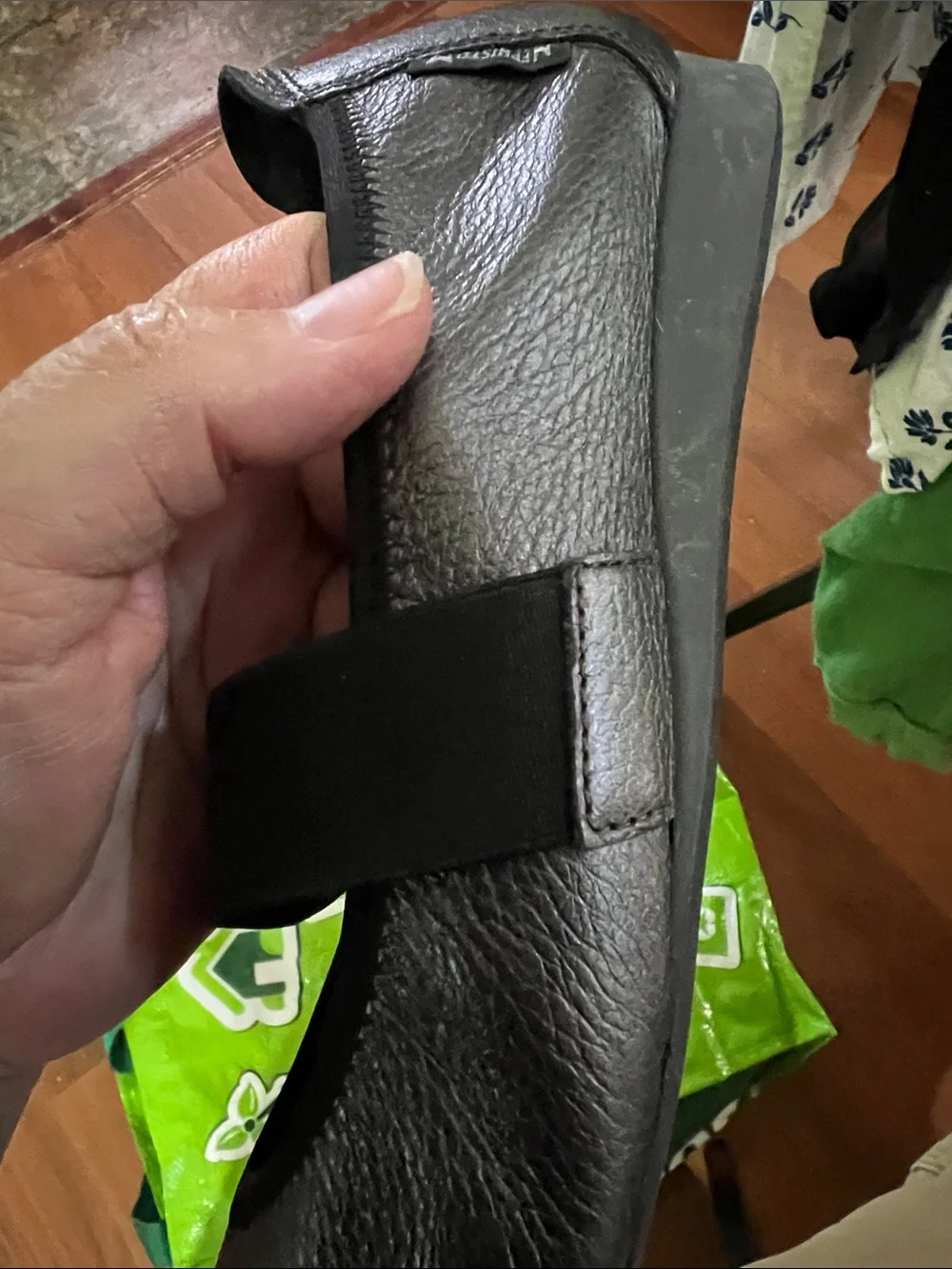 Mephisto metallic gray leather ballet flats/mary Jane’s elastic strap at instep.